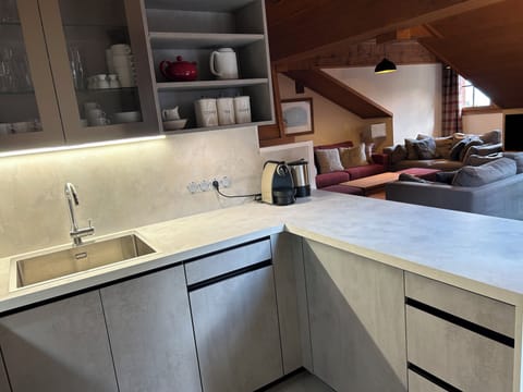 Spacious & well stocked kitchen