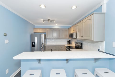 Kitchen & Breakfast bar 