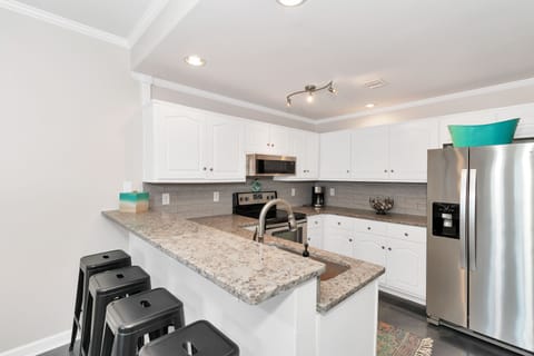 Kitchen / Breakfast bar