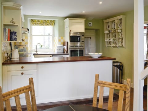Airy kitchen area | Dol Y Clochydd, Llanfachreth, near Dolgellau