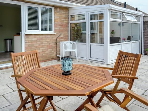 Courtyard | Gwynt y Môr, Tywyn