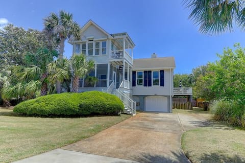 8 44th Ave