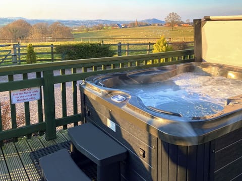 Hot tub | Powis Castle View, Forden, near Welshpool