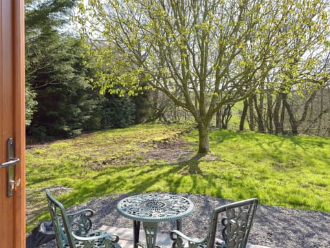 Garden | Hen Llaeth - Blaenhirbant Isaf Cottages, Cwmsychpant, near Lampeter