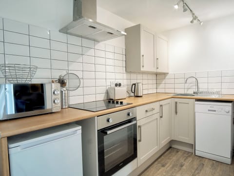 Well equipped kitchen area | Coley Cottage, Wainfleet, near Skegness