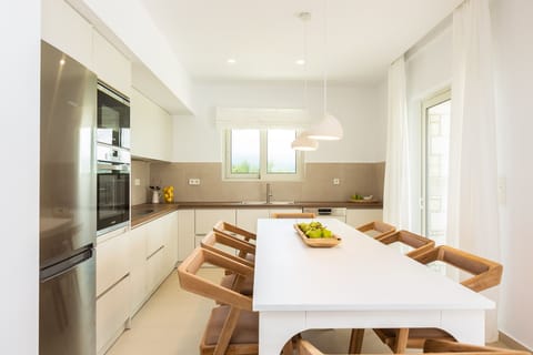 Direct access to the fully equipped kitchen, for self catering escapes!