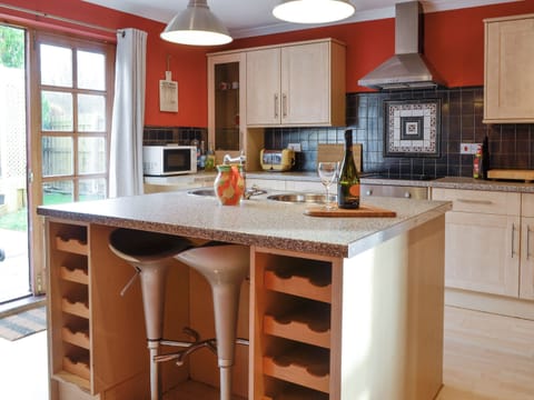 Fully appointed fitted kitchen | Burnbrae Cottage, Bridgend of Lintrathen, near Forfar