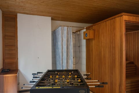 Property, Building, Wood, Cabinetry, Countertop, Kitchen Stove, House, Flooring, Hardwood, Gas