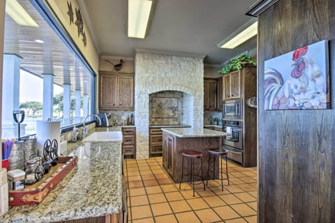 Main House | Full Kitchen | Stainless Steel Appliances | Crockpot