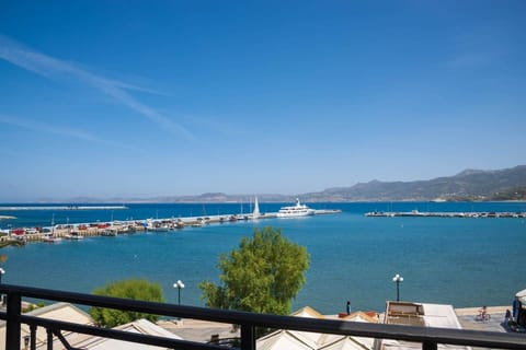 Uninterrupted view of the sea and the port promenade below