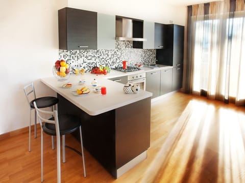 The fully fitted kitchen