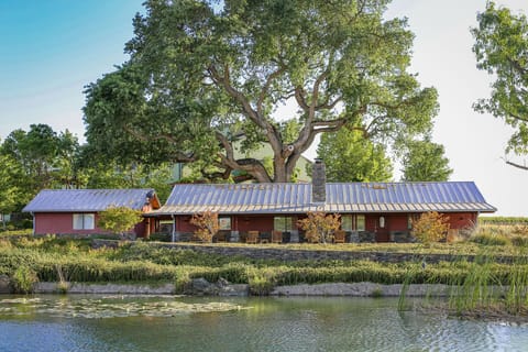 Front of vineyard home 
