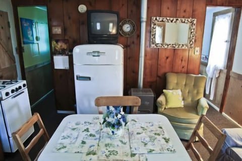 Home Decor, Screen, Furniture, Chair, Television