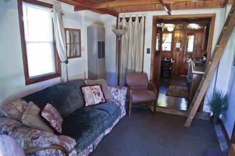 Furniture, Couch, Indoors, Building, Room