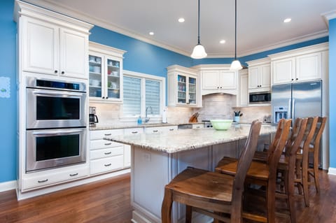 Gourmet Kitchen w/Double Ovens (Main Floor)
