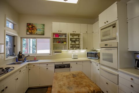 Gas range preferred by Chefs and ample dishware for all guests.