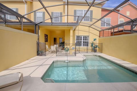 Beautiful 4 bed 3 bath townhome located in Paradise Palms Resort