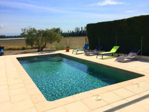 BÉDARRIDES vacation rental, house to rent with all comfort, swimming pool. 6 people Online reservation with Plaisirs & Maisons de Provence