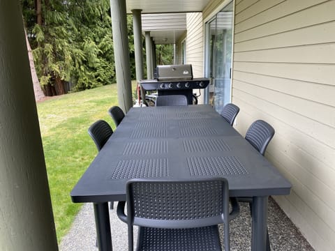 Covered Patio with BBQ Table sits 6
Overlooking the Poo and Childrens
Play Area