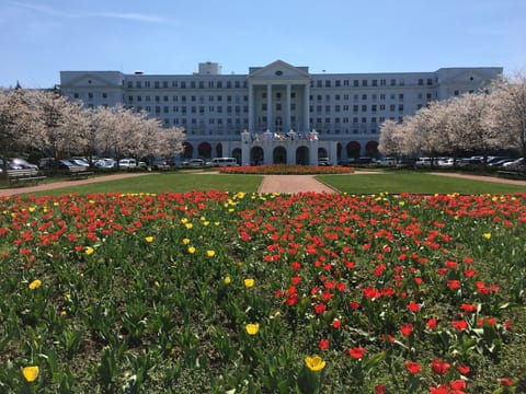 Greenbrier Resort only 10 min away