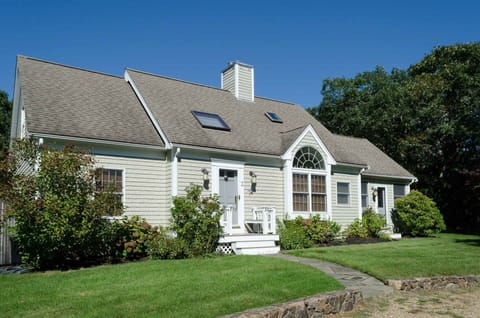 Sweet Retreat: Newly Renovated And Stylish