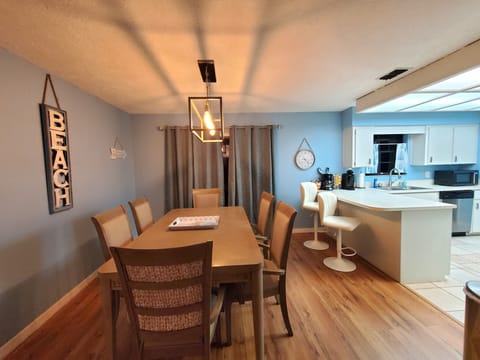 Kitchen to the right