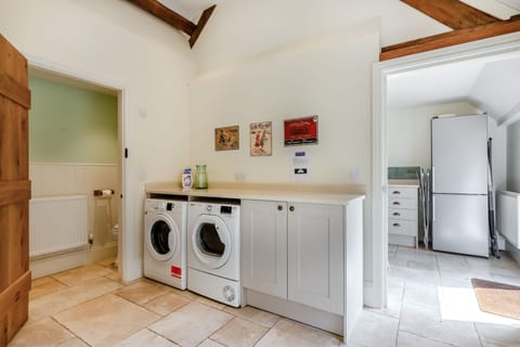 Waterhead Barn Utility - StayCotswold