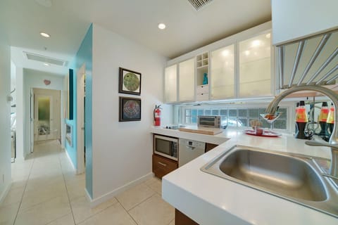 There's also a dishwasher.