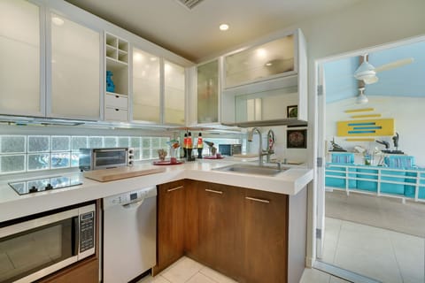 Efficient kitchen  with all the appliances you'll neet.