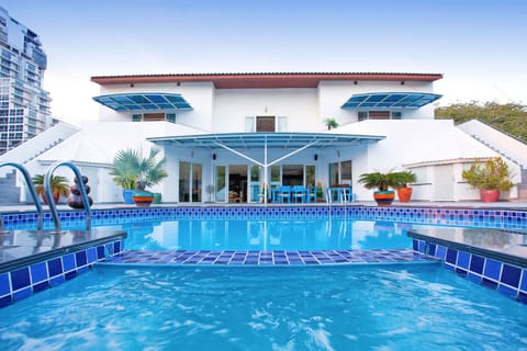 8 Bedroom Villa - Private Pool &amp; Gym