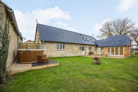 Ivy Cottage Hot Tub - StayCotswold