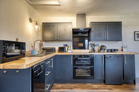 Honey Cottage Kitchen Area - StayCotswold