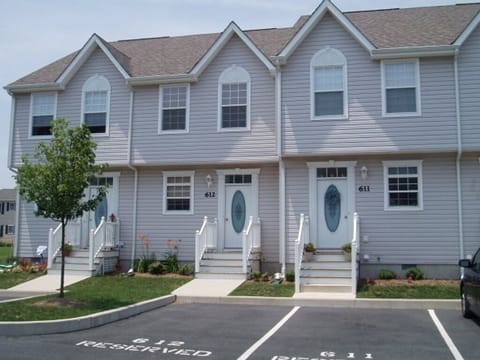 Front door, parking for 611