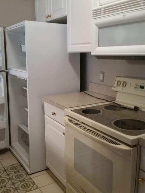 Fully equipped kitchen.