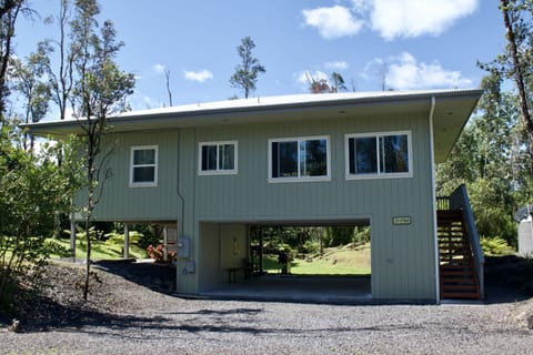 Front of home with driveway