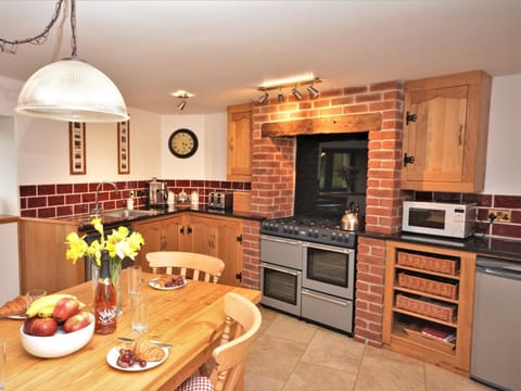 A lovely spacious, farmhouse kitchen for family gatherings