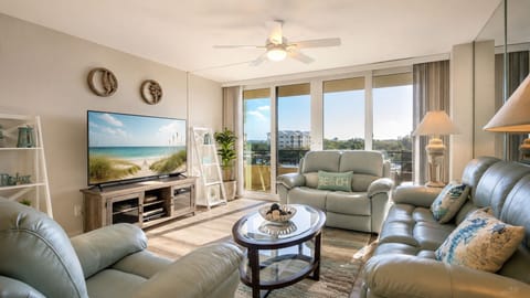 Living Room
65" Smart TV