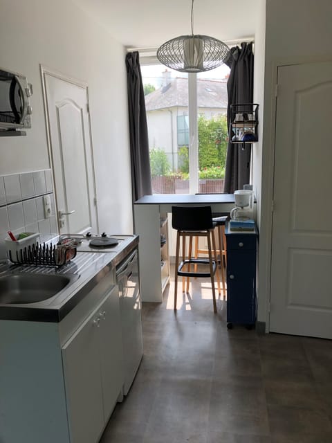 Fridge, microwave, coffee/tea maker, toaster