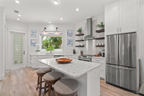 Fully stocked Kitchen!