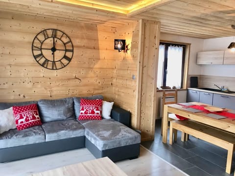 The spacious sitting room