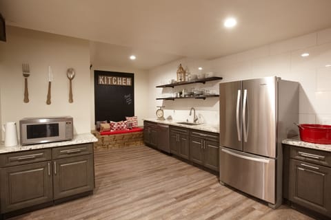 2nd angle of the kitchen