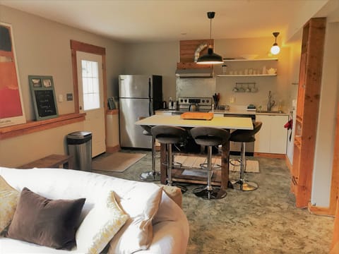 Bright, roomy, private and a perfect spot to explore the Comox Valley 