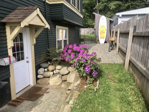 Private entrance to guest suite and access to beautifully landscaped garden