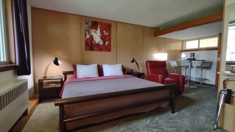 bar table, recliner, king bed