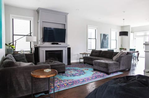 1st FL | Living Room