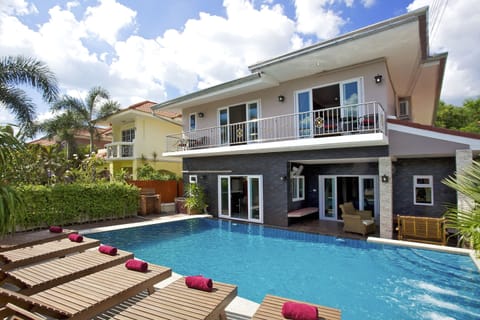Jomtien Pool Villa 7 Bedrooms