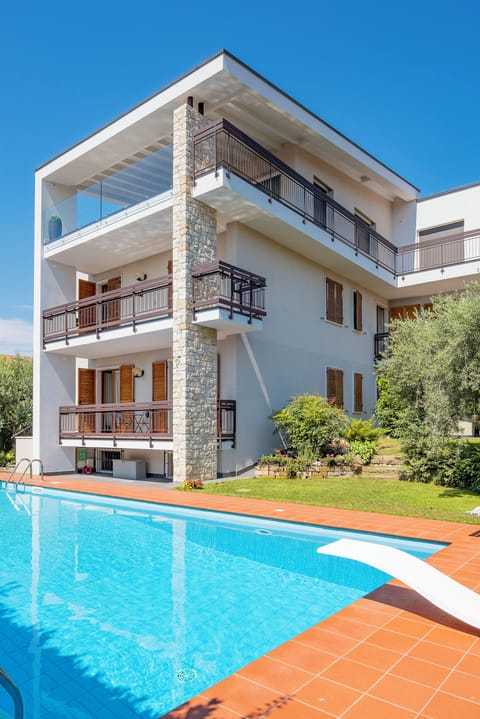 La Casa (1)