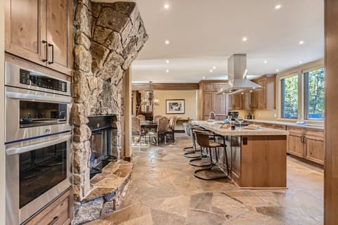 Double ovens and sub zero freezer