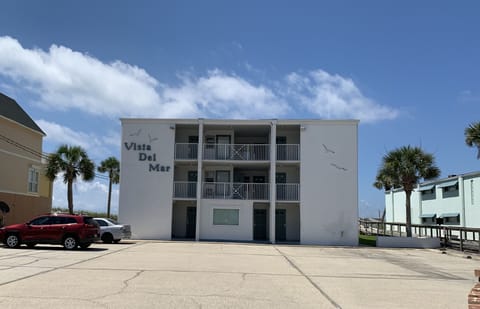 Quiet 9 unit complex