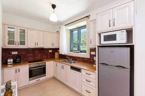 Two fully equipped kitchens allow you to prepare your meals at ease!